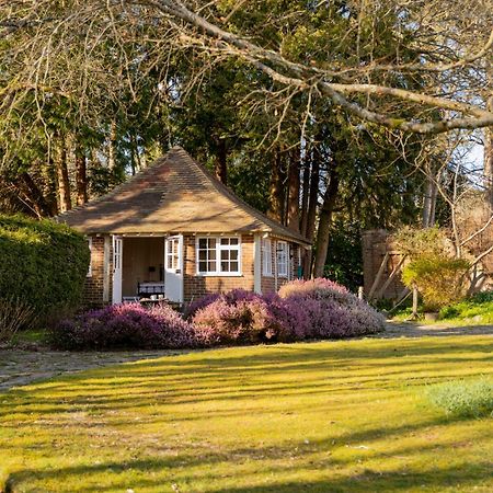 Old Mill Lodge By Huluki Sussex Stays Hurstpierpoint Екстериор снимка