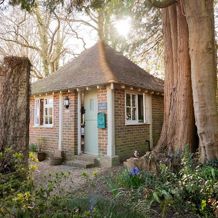 Old Mill Lodge By Huluki Sussex Stays Hurstpierpoint Екстериор снимка