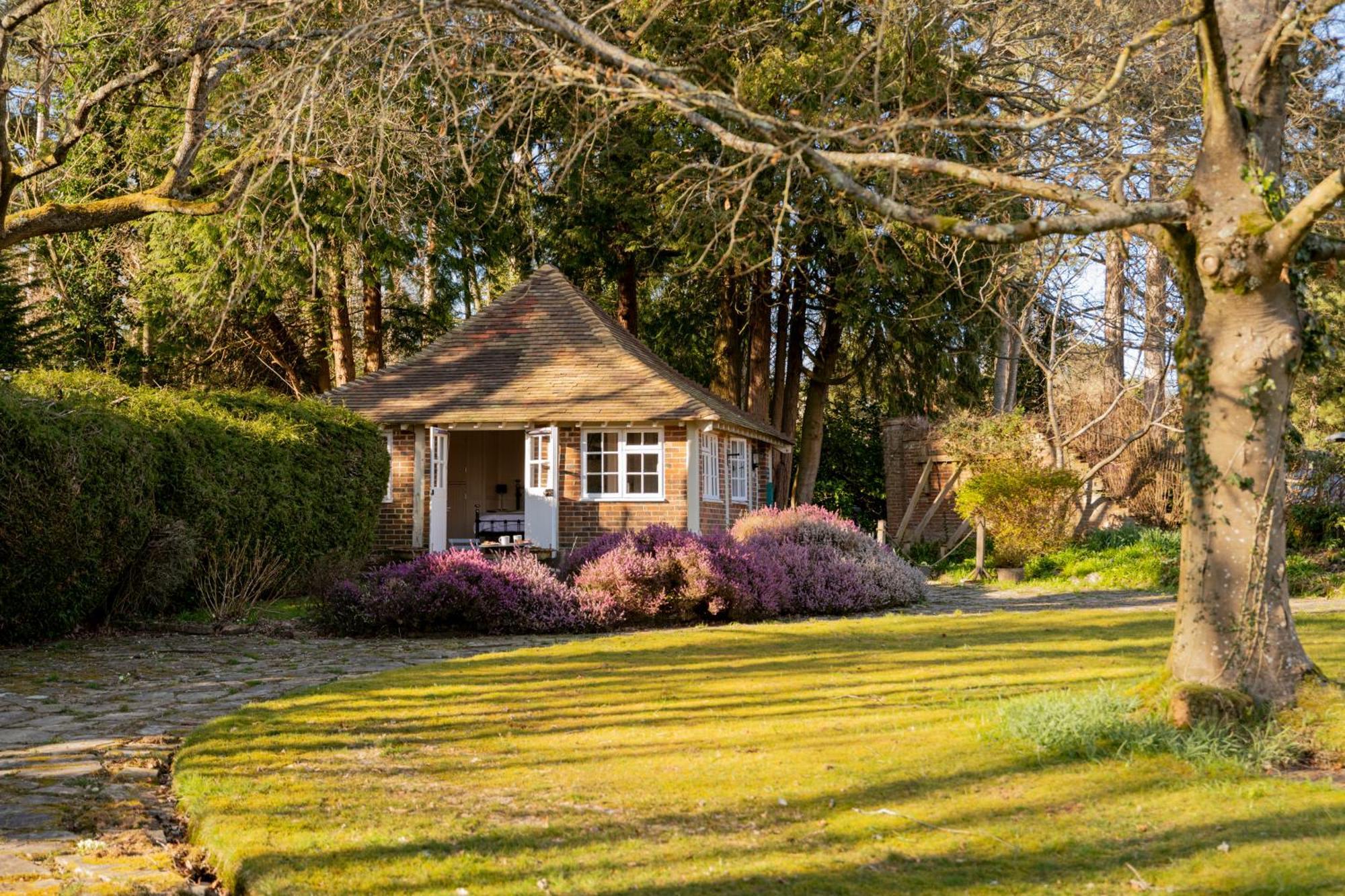 Old Mill Lodge By Huluki Sussex Stays Hurstpierpoint Екстериор снимка