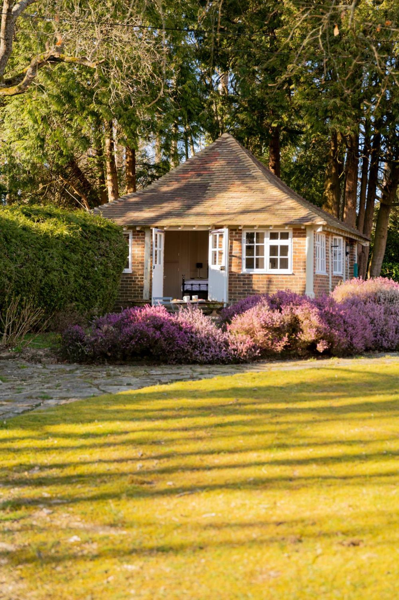 Old Mill Lodge By Huluki Sussex Stays Hurstpierpoint Екстериор снимка