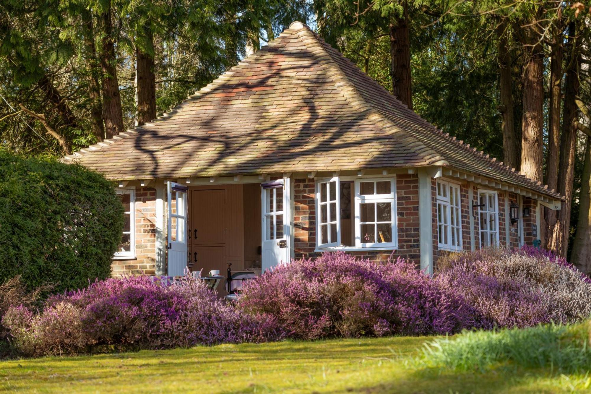Old Mill Lodge By Huluki Sussex Stays Hurstpierpoint Екстериор снимка