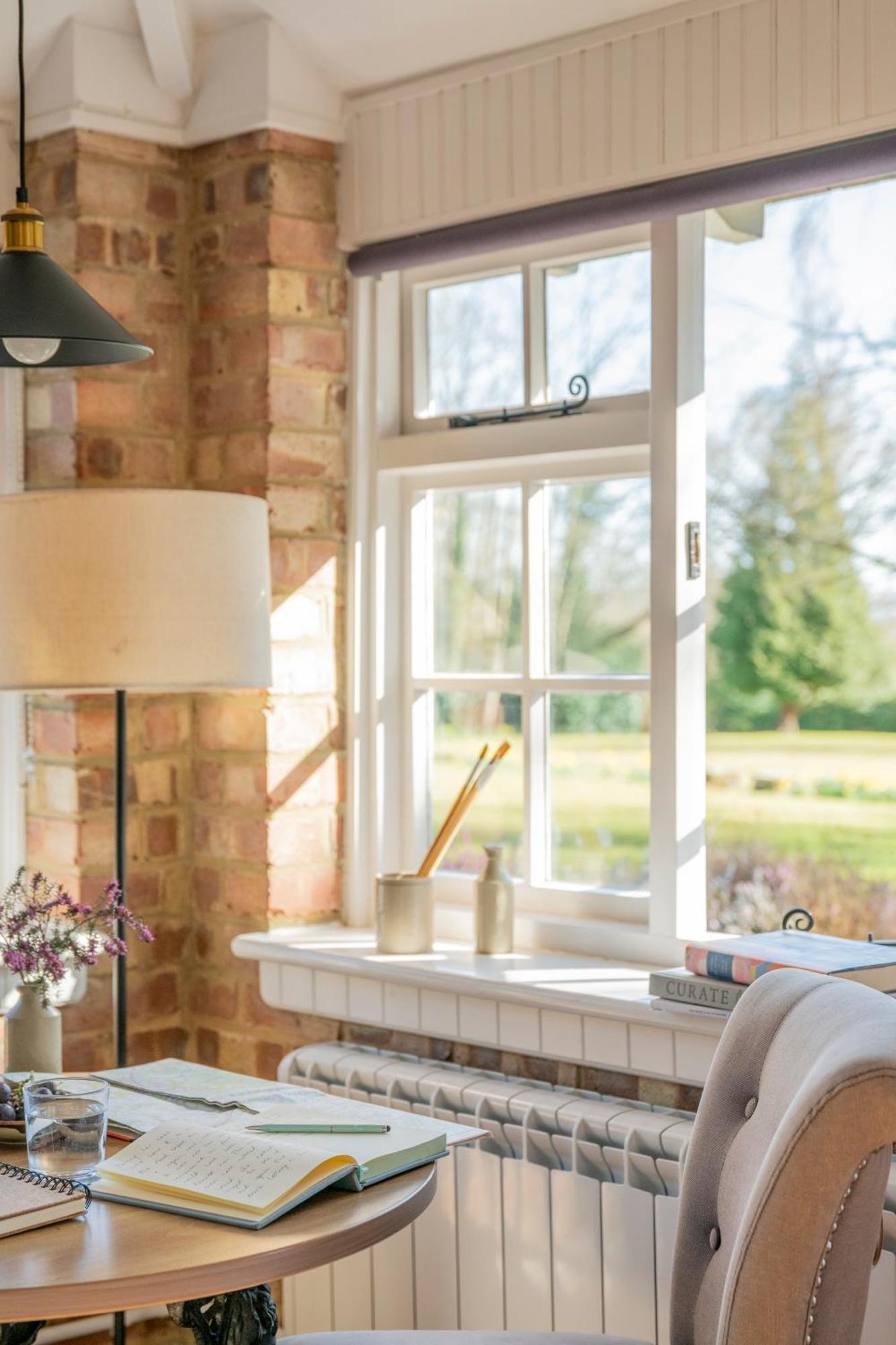 Old Mill Lodge By Huluki Sussex Stays Hurstpierpoint Екстериор снимка
