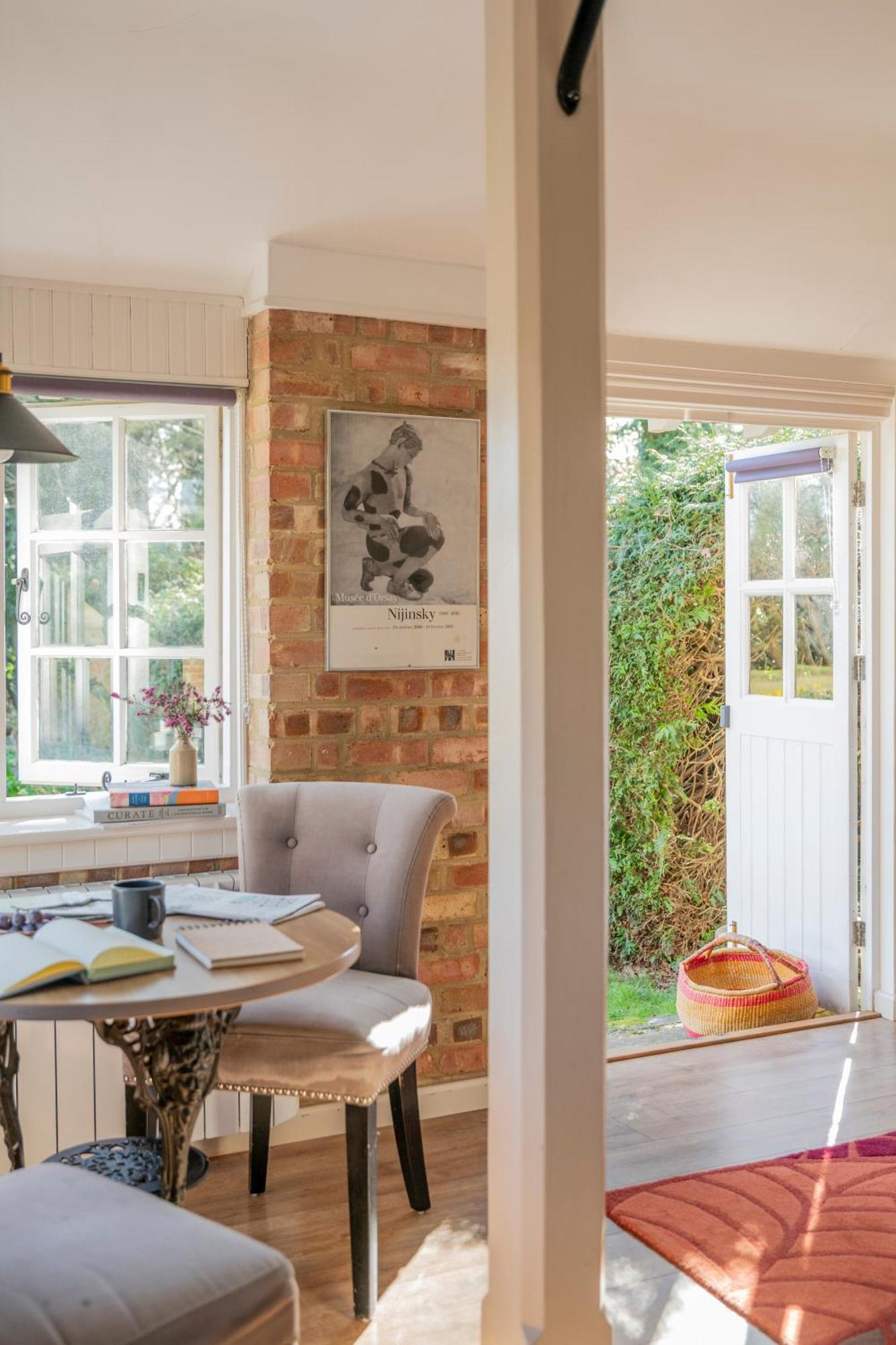 Old Mill Lodge By Huluki Sussex Stays Hurstpierpoint Екстериор снимка