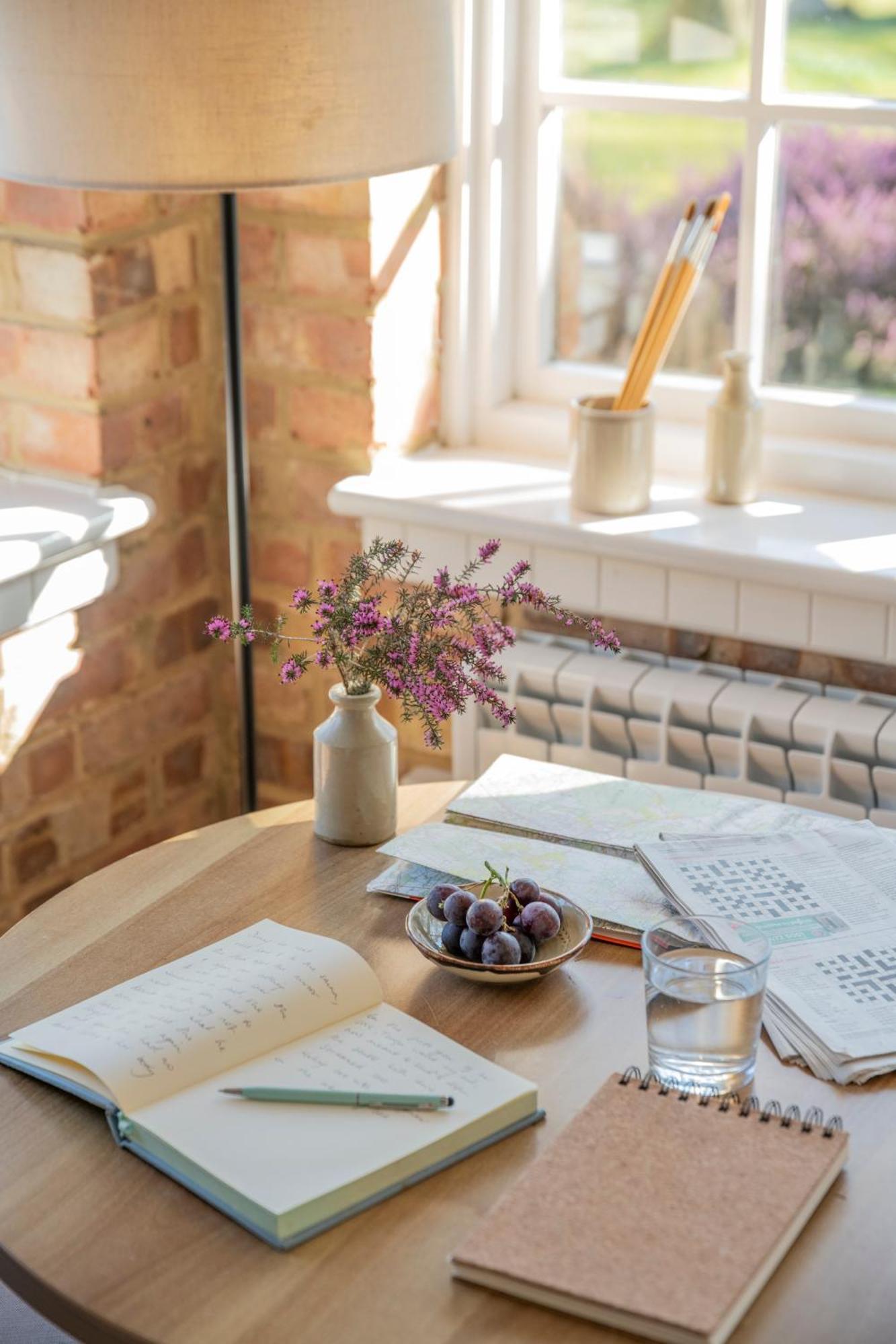 Old Mill Lodge By Huluki Sussex Stays Hurstpierpoint Екстериор снимка
