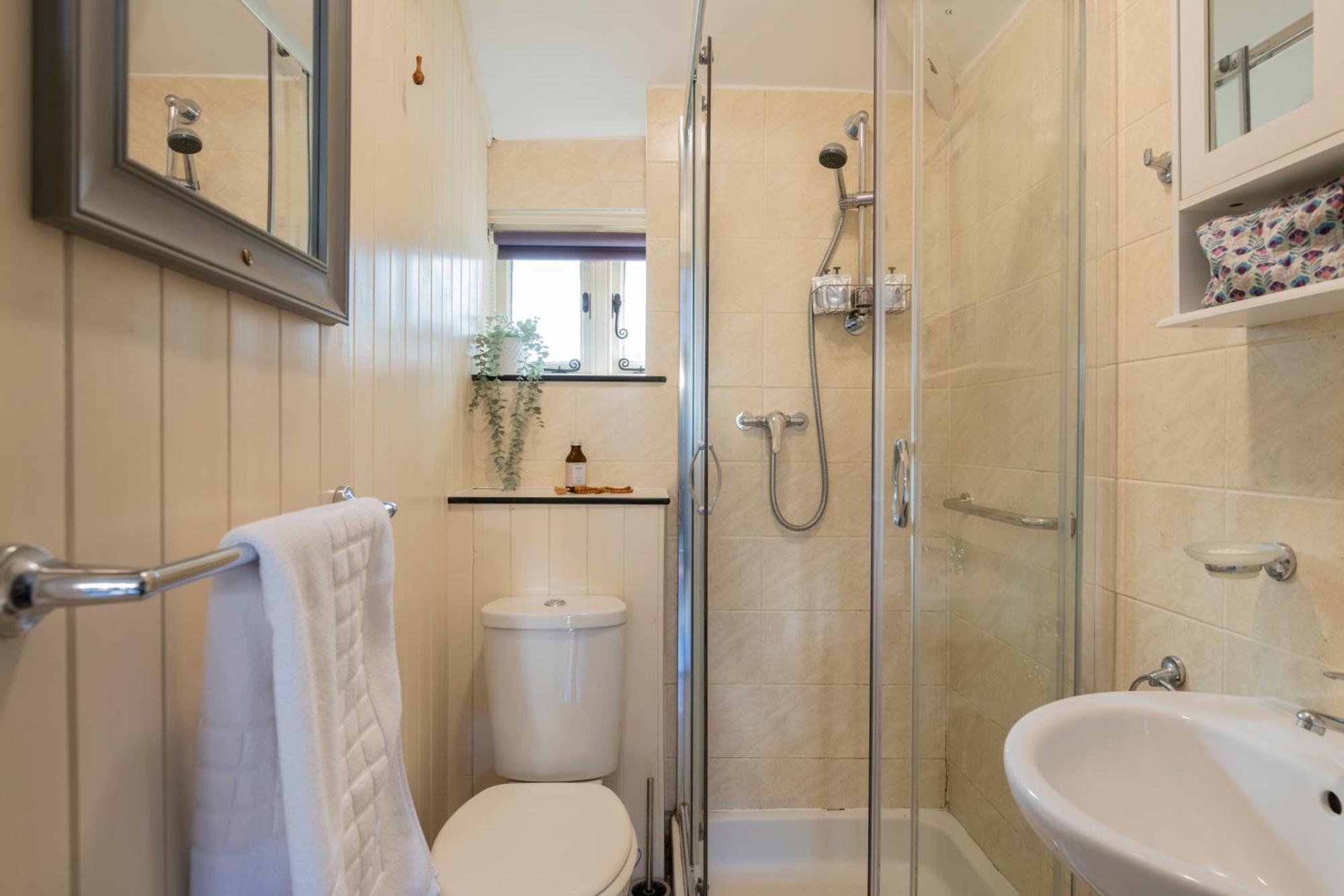 Old Mill Lodge By Huluki Sussex Stays Hurstpierpoint Екстериор снимка
