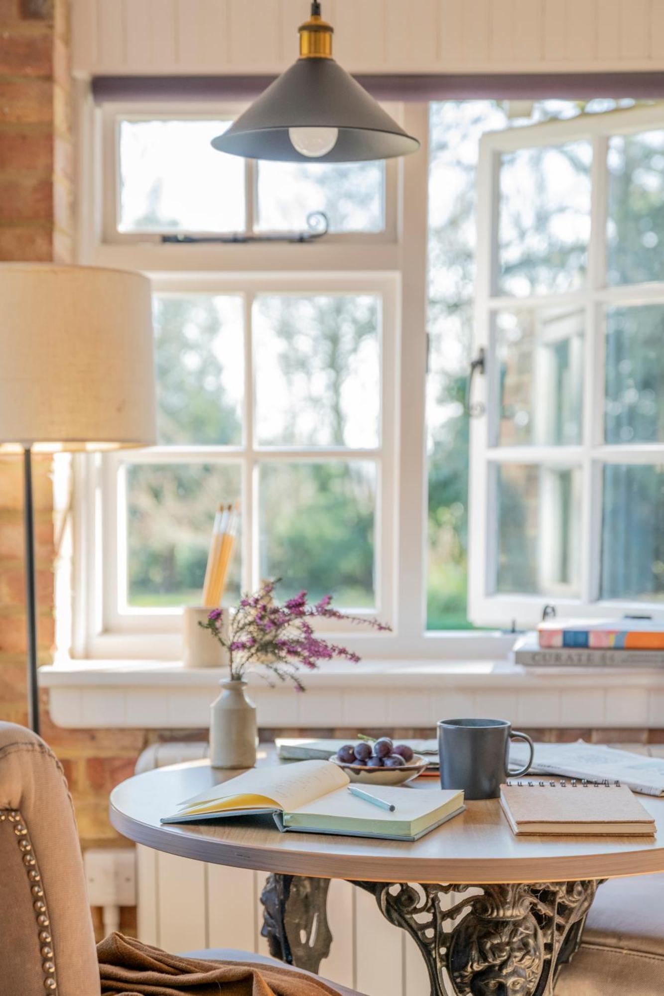 Old Mill Lodge By Huluki Sussex Stays Hurstpierpoint Екстериор снимка